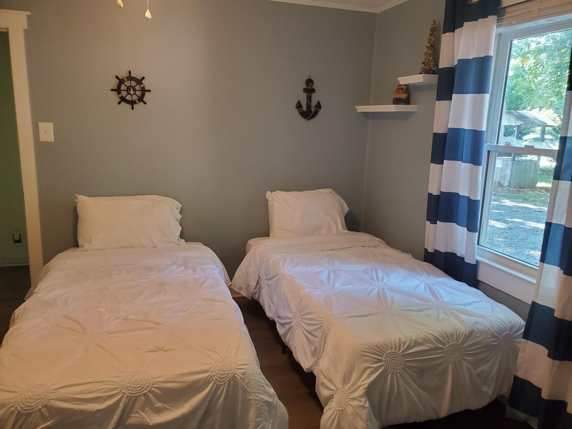 Private Single Level Standalone House Large Lot - 3 Bedrooms Charlotte Extérieur photo